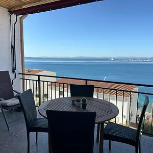 Appartement Agi Les Roques, Roses
